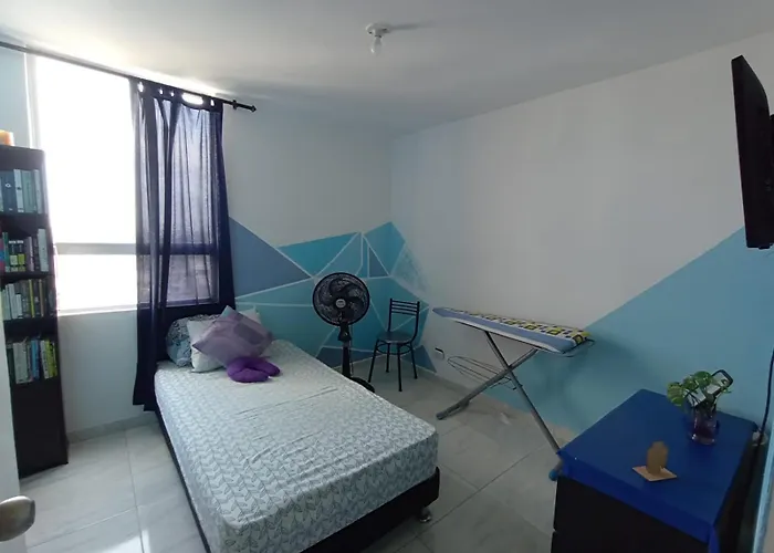Cuarto En Villas De La Candelaria-Cerca A La Terminal De Transportes